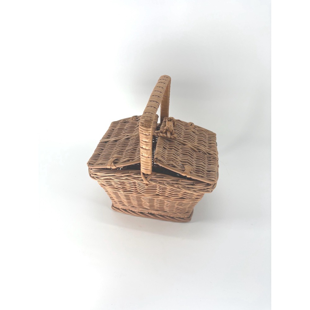 Vintage Woven Wicker Picnic Basket Handle Turn Lock Closure Rustic Cottage Decor